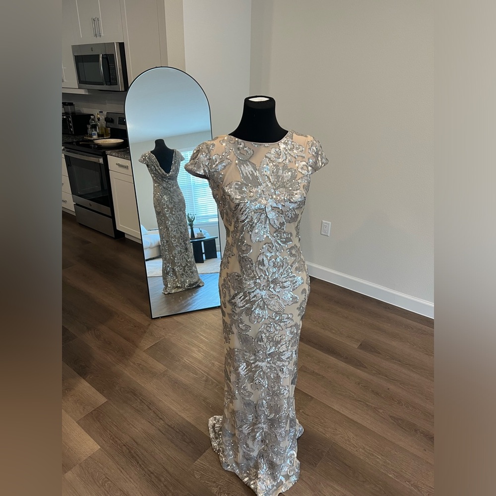 Betsy adam cap sleeve champagne silver sequin gown with cowl back size 6